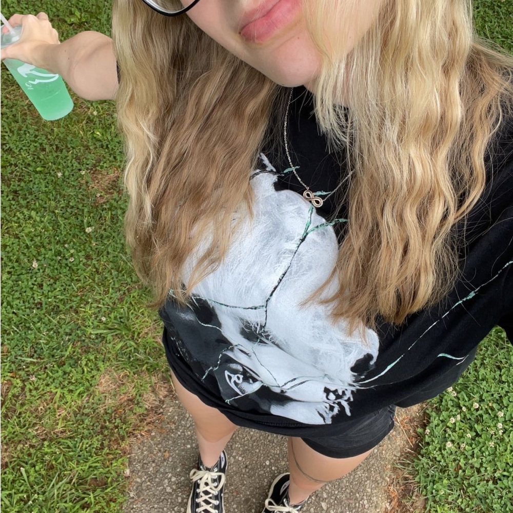 Machine gun Kelly, mainstream sellout tour merch